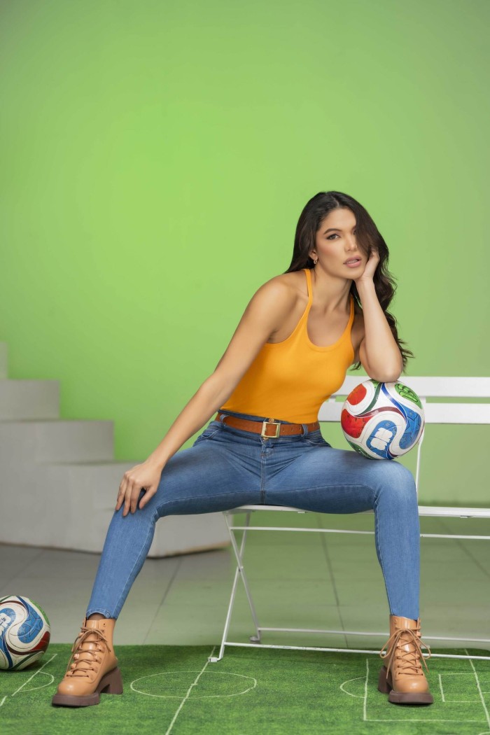 Pantalón Tipo tubo sin bolsillos - Estilo Levanta cola PUSH UP